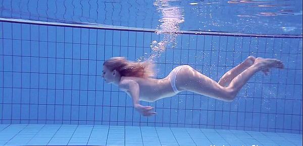  Proklova takes off bikini and swims under water